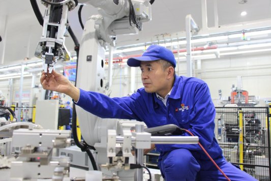 2022年11月-车间现场-调整机器人手爪姿态