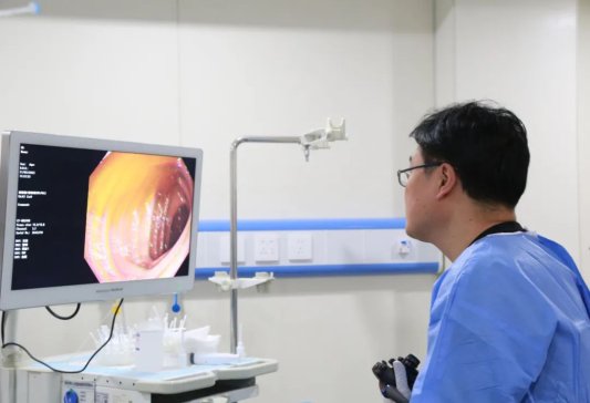 国家级专家坐诊 助力消化内镜中心升级启航丨首都医科大学附属北京友谊医院副院长李鹏教授莅临德州市第七人民医院开展手术