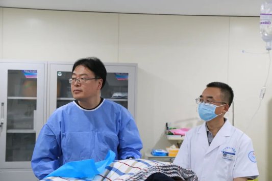 国家级专家坐诊 助力消化内镜中心升级启航丨首都医科大学附属北京友谊医院副院长李鹏教授莅临德州市第七人民医院开展手术