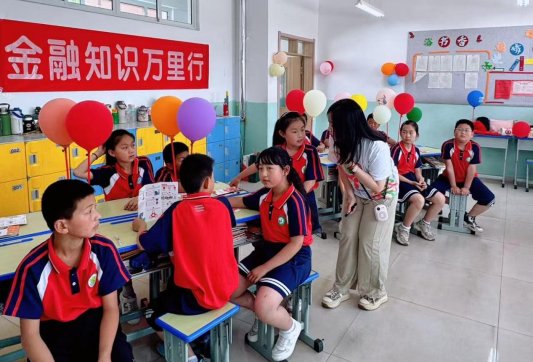 深化金融教育 共筑诚信校园——浙商银行济南分行“金融知识万里行”进山区课堂显成效