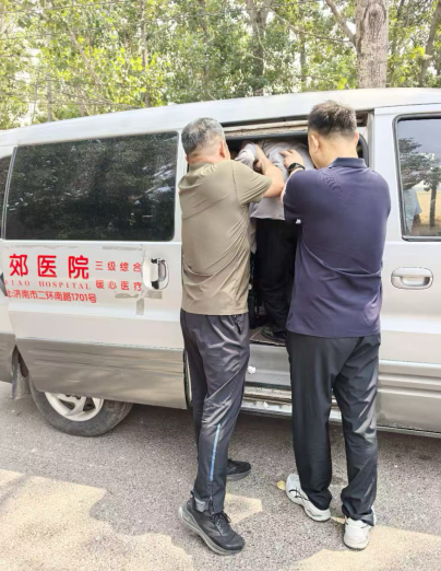 高温下的生命守护：济南南郊医院紧急救援五保户老人