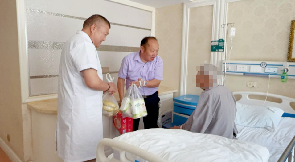 高温下的生命守护：济南南郊医院紧急救援五保户老人