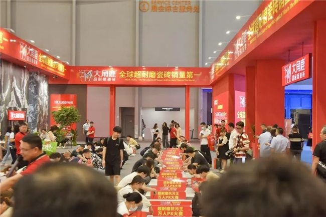 技术与销量双领先,大角鹿获“全球超耐磨瓷砖销量第一”权威认证
