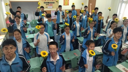花开只向阳，绽放只为光——济南市鲁矿中学（莱芜一中集团校）中考大礼包的“满分浪漫”