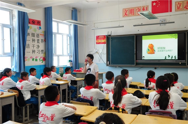 2025飞利浦空调红顶公益行，为新疆喀拉苏镇奇格尔台小学点亮期待