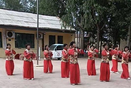 【民生实事进行时】德州市武城县鲁权屯镇开展“文化惠民生 舞动新风尚”活动