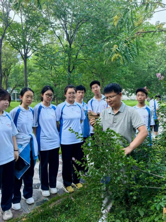 济南市莱芜第一中学：夏季开花植物科普观赏行