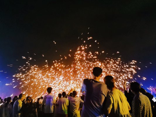 点亮彭州夏夜！蔬香理想村&ldquo;万灯之夜&rdquo;沸腾开幕