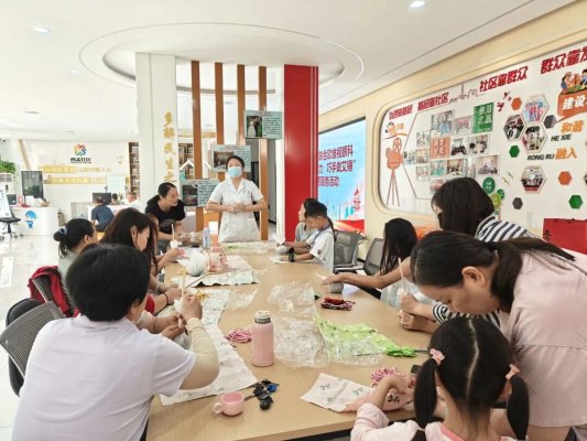 济宁市任城区金城街道西孟社区举办“明眸护视力 巧手做艾锤”志愿服务活动