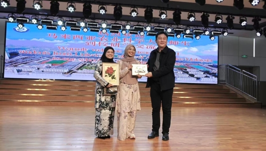 111fd598e129dbe4b3a54bd7f402b17