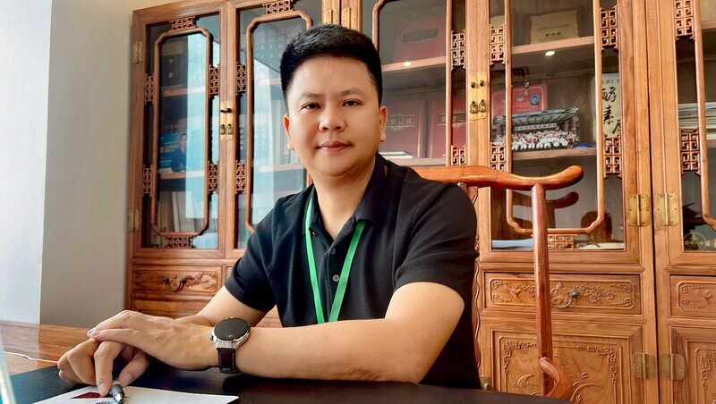 <span style='background-color: orange'><span style='background-color: orange'><span style='background-color: orange'><span style='background-color: orange'><span style='background-color: orange'>20</span></span></span></span></span>24年黄良强在运营中心工作照.jpg