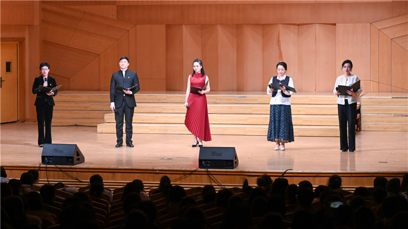 音乐厅变身思政课堂：“心向蔚蓝”中国海洋大学音乐思政课成功举办