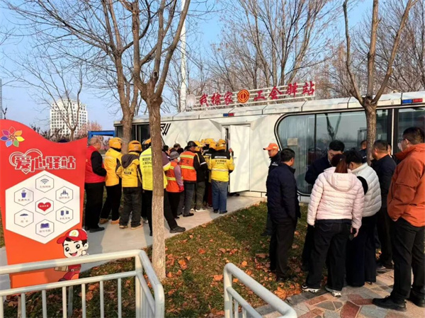 无棣县棣丰街道馨海社区开展户外劳动者关爱活动