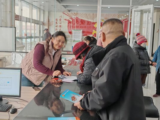 济南市莱芜区凤城街道吕花园社区:股民喜领分红 共享发展硕果