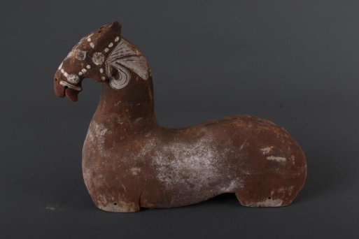 西汉彩绘陶马俑（济南市考古研究院藏）