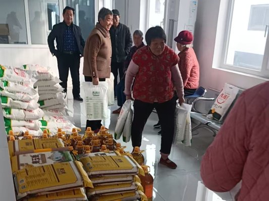 ���������������½ֵ�ѩ��ׯ�壺ӭ�´�����ů ��ϵȺ��ů����