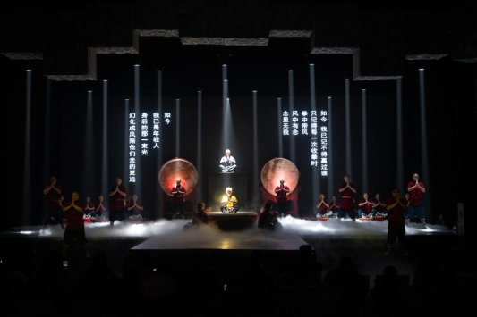 山东文旅醉东风旅游区2026春节产品发布会暨禅武之境武术剧《追风的人》全国首演式举行