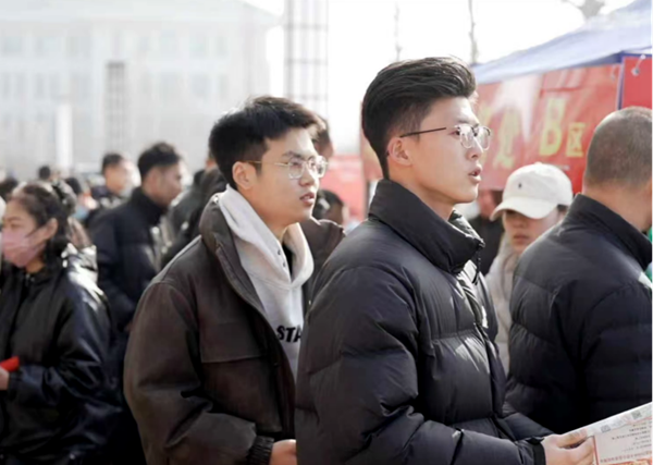 春风送岗促就业 真情相助暖民心——平度市2026年“春风行动”大型招聘会圆满举办