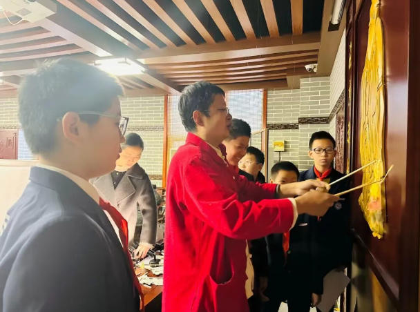 非遗过大年，伙伴共成长 济南高新区凤凰路小学皮影与AI的一场光影奇遇