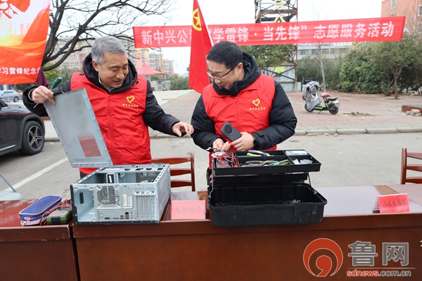 薪火相传学雷锋 暖心服务进矿区