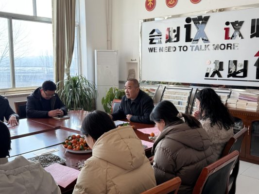 大店二中党支部书记、校长陈庆格同志发言