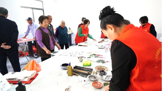 笔墨润山乡 文化暖民心