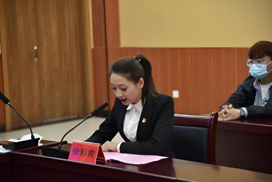 徐彩霞工作照2