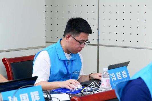 3.参加网络安全大赛现场照片