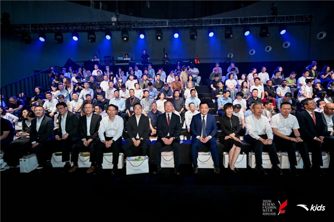 安踏儿童户外系列精彩亮相，拉开2026柯桥时尚周华丽序幕