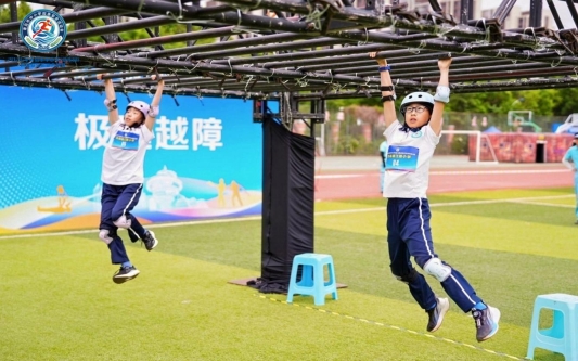攀越绳网