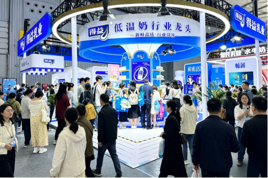 展位人多的照片