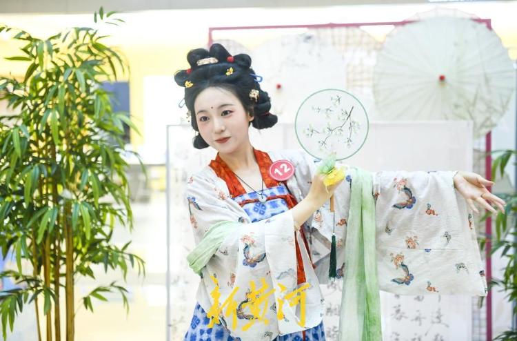 洛裳华服新秀大赛济南上演 汉服霓裳演绎审美盛宴