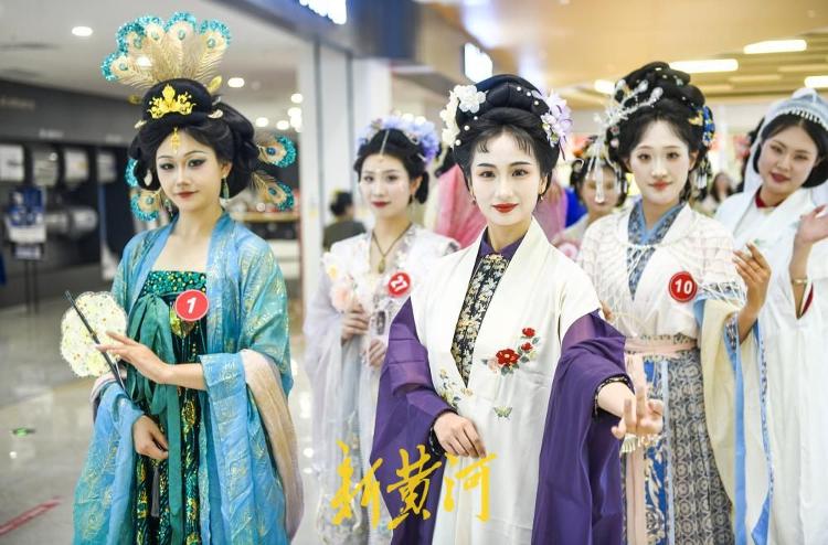 洛裳华服新秀大赛济南上演 汉服霓裳演绎审美盛宴