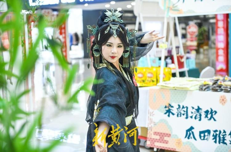 洛裳华服新秀大赛济南上演 汉服霓裳演绎审美盛宴