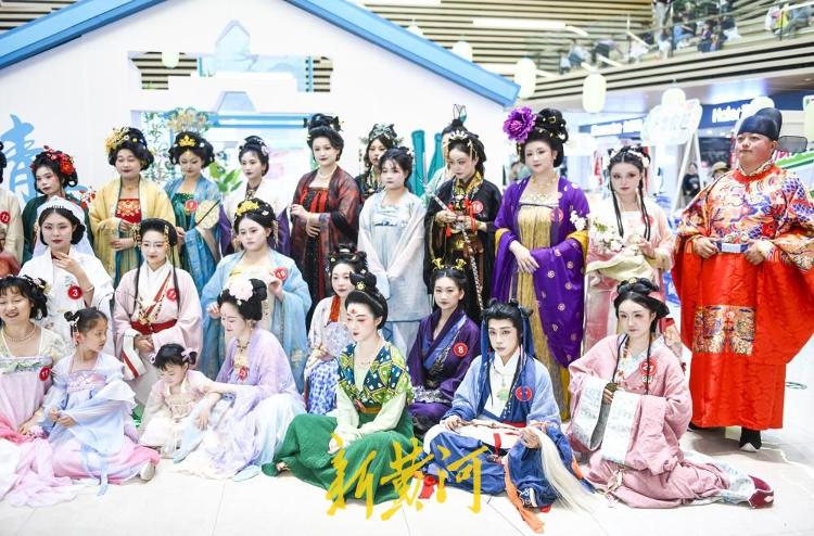 洛裳华服新秀大赛济南上演 汉服霓裳演绎审美盛宴