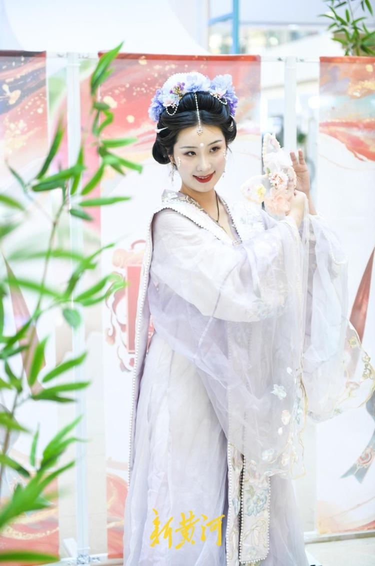 洛裳华服新秀大赛济南上演 汉服霓裳演绎审美盛宴