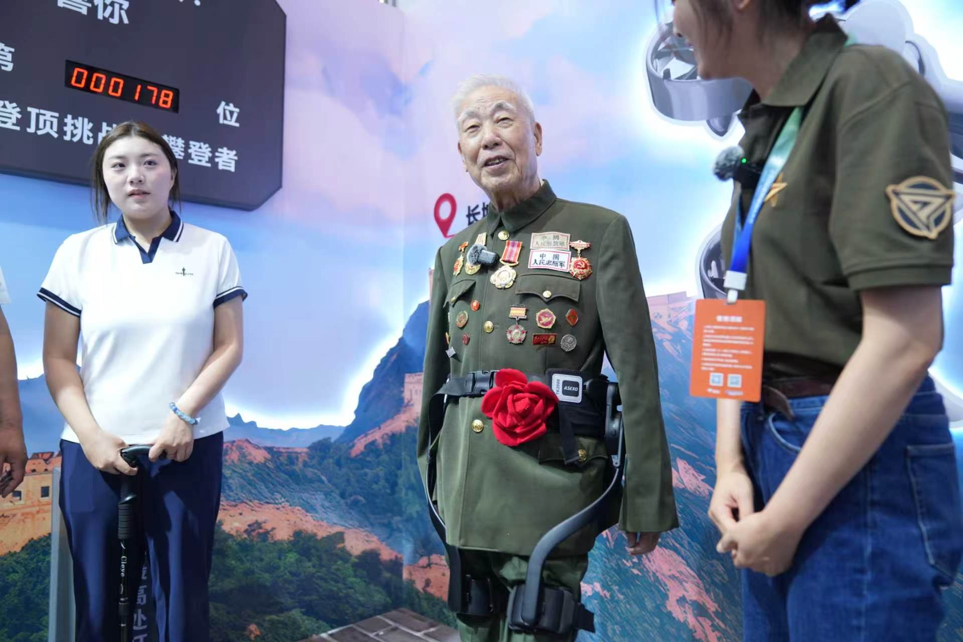 九旬老兵穿戴外骨骼火遍全网,它来自中国兵器远山智行