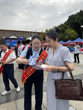 清朗金融网络 守护安心消费——中国民生银行东营分行扎实开展金融教育宣传周系列活动-5