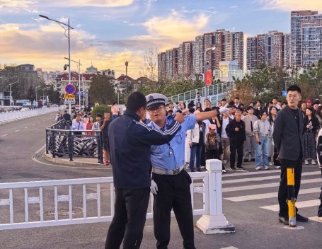 交警