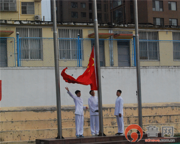 济南市莱芜第十七中学举办2020年诵读红色经典不负韶华使命主题升旗