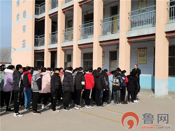 迎接新学期放飞新希望济南市莱芜区杨庄中学召开级部学生例会