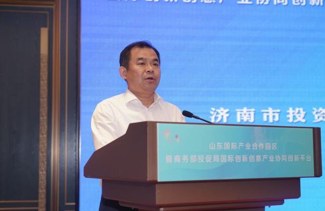 市投促局党组副书记,副局长吴涛致辞.商务部投促局副局长李勇致辞.