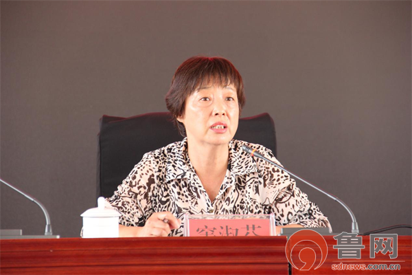 市城市管理局市容市貌环境科科长于海霞发表讲话,对聊城市第四人民