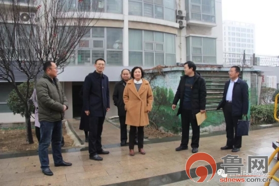 鲁南技师学院院长相启荣到金华社区开展"双报到"志愿服务活动