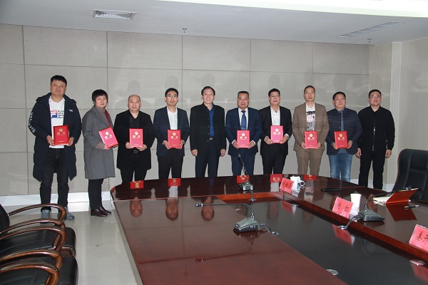 临沂市教育局举行第一届特约教育督导员聘任仪式,正式聘任李超群