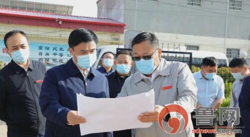 郯城县委书记王立军调研市派第一书记驻村工作