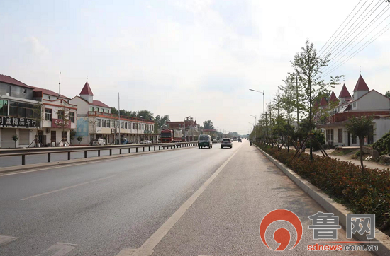 临沂市莒南县板泉镇路域环境整治一路向西串起一条金腰带