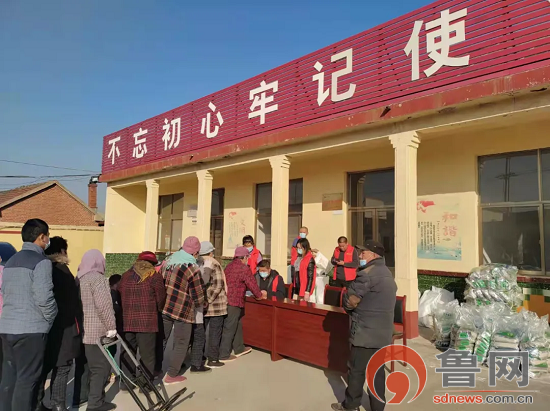 临沂市莒南县团林镇北泉子三村发放春节福利