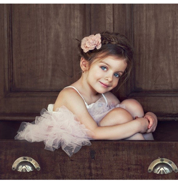 俄罗斯4岁模特写真真人版可爱洋娃娃图
