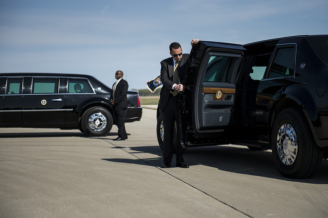 实拍美国总统身边的神秘特工黑衣人图